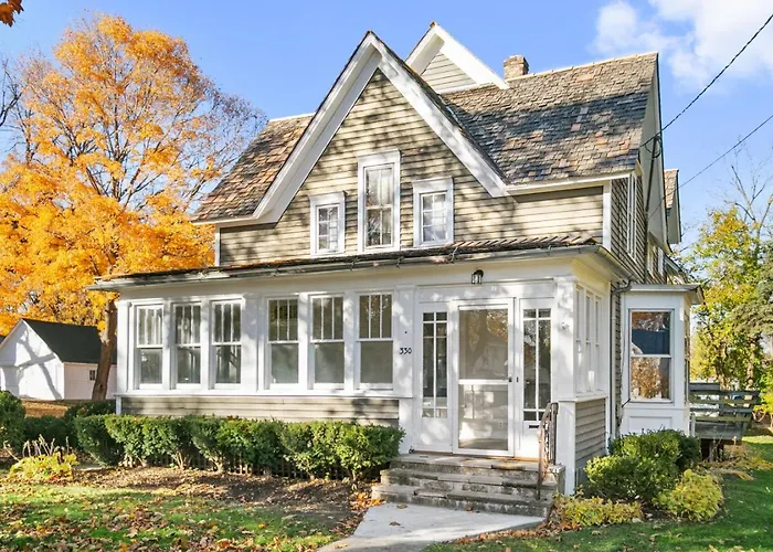 Charming 2 Bedroom Steps To Downtown Near Naval Base * Libertyville