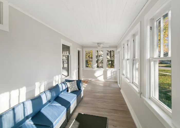 Charming 2 Bedroom Steps To Downtown Near Naval Base Apartamento *