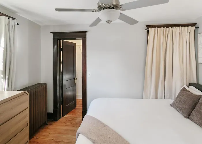 Charming 2 Bedroom Steps To Downtown Near Naval Base Apartamento Libertyville