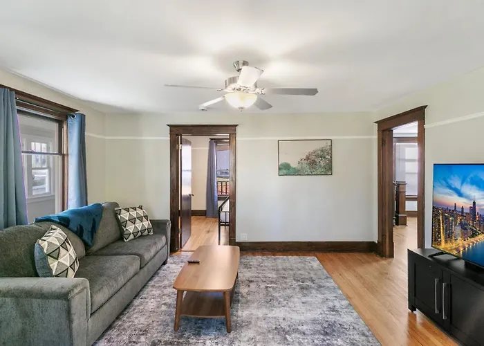 Charming 2 Bedroom Steps To Downtown Near Naval Base Apartamento *